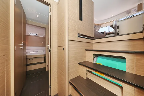BRAND NEW LAGOON 43