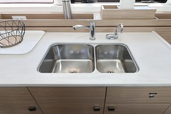 BRAND NEW LAGOON 43