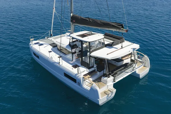 BRAND NEW LAGOON 43