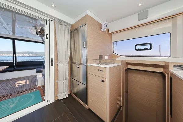 BRAND NEW LAGOON 43