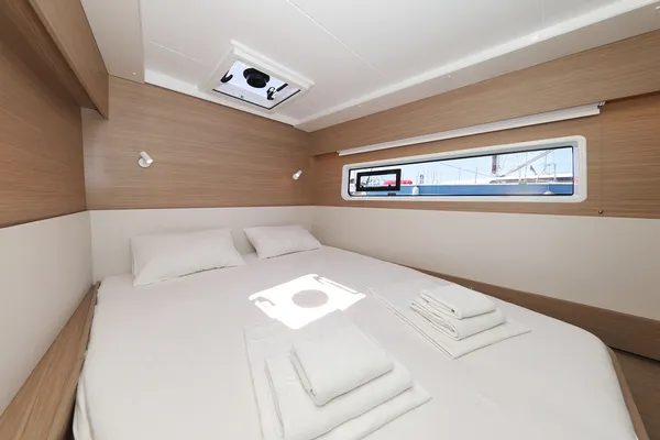BRAND NEW LAGOON 43