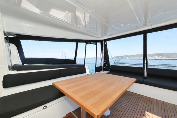 BRAND NEW LAGOON 43