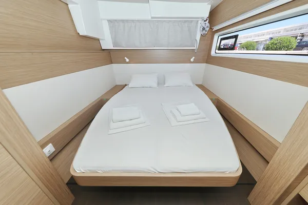 BRAND NEW LAGOON 43