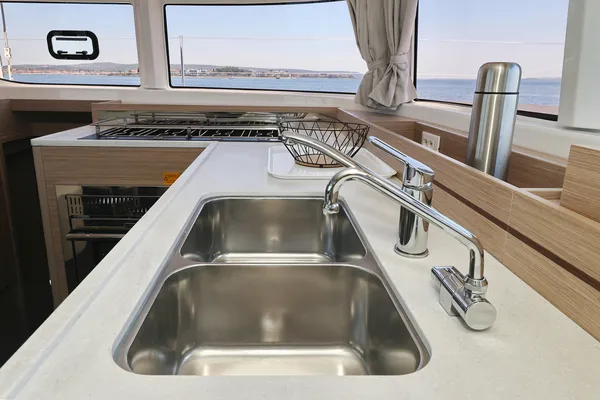 BRAND NEW LAGOON 43