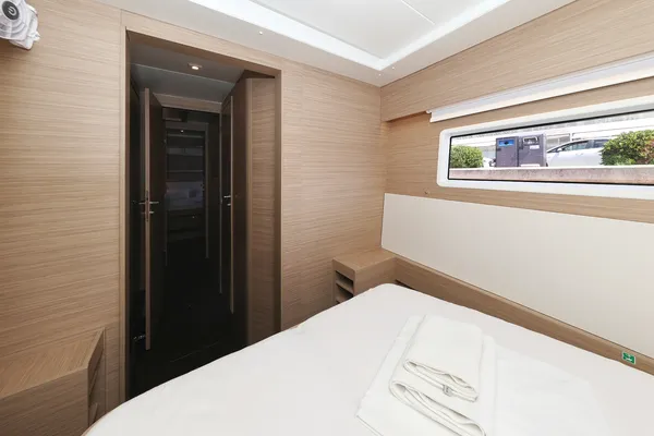 BRAND NEW LAGOON 43