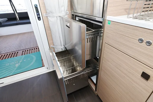 BRAND NEW LAGOON 43
