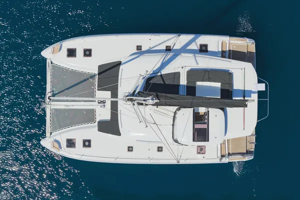 BRAND NEW LAGOON 43