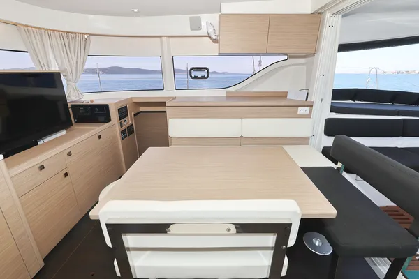 BRAND NEW LAGOON 43