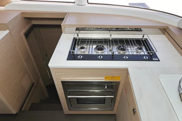 BRAND NEW LAGOON 43
