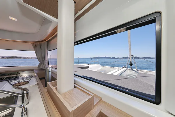 BRAND NEW LAGOON 43