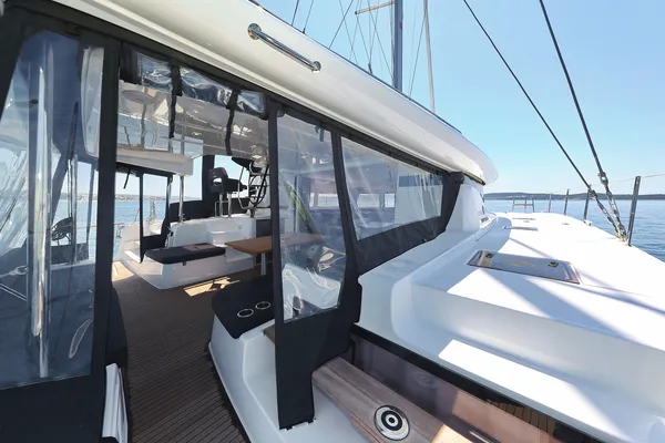 BRAND NEW LAGOON 43