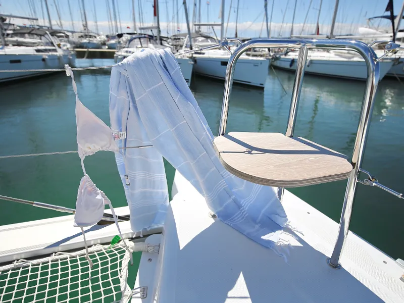 GIN TONIC - Catamaran in Bibinje