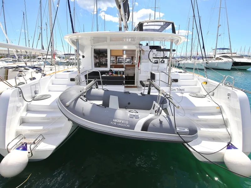 GIN TONIC - Catamaran in Bibinje