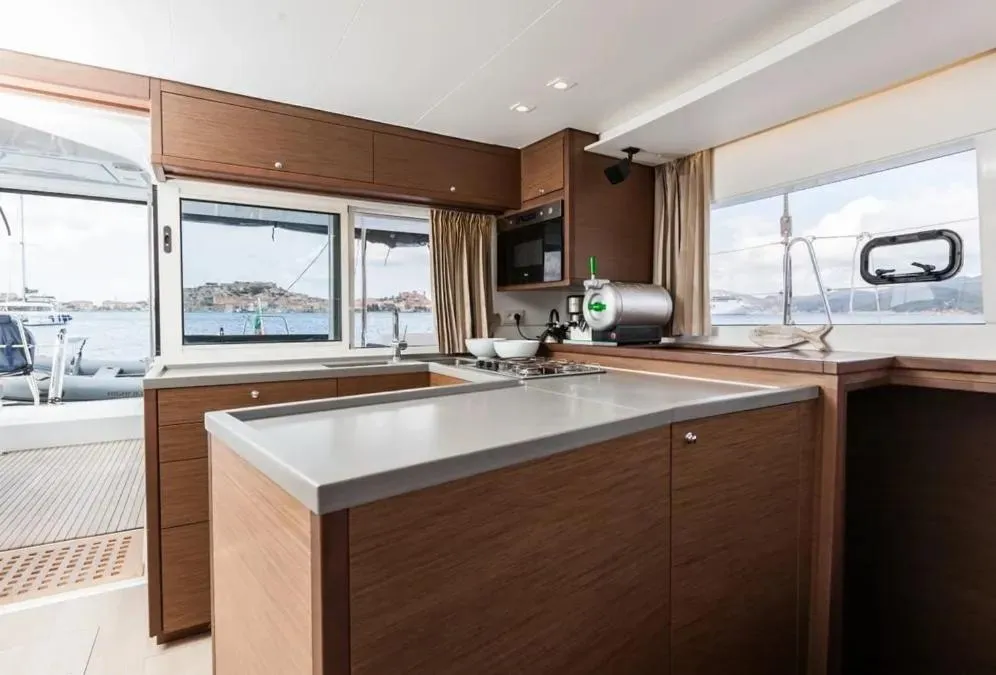 SILICIA - Catamaran in Kaštel Gomilica