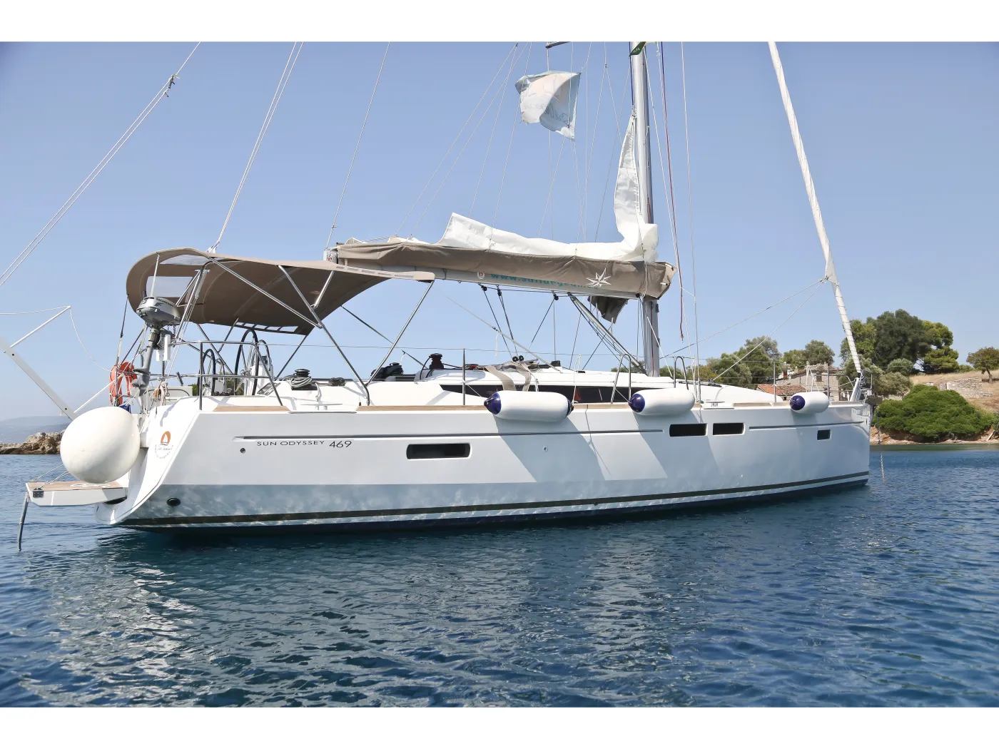 Thoe - Sailboat in Volos