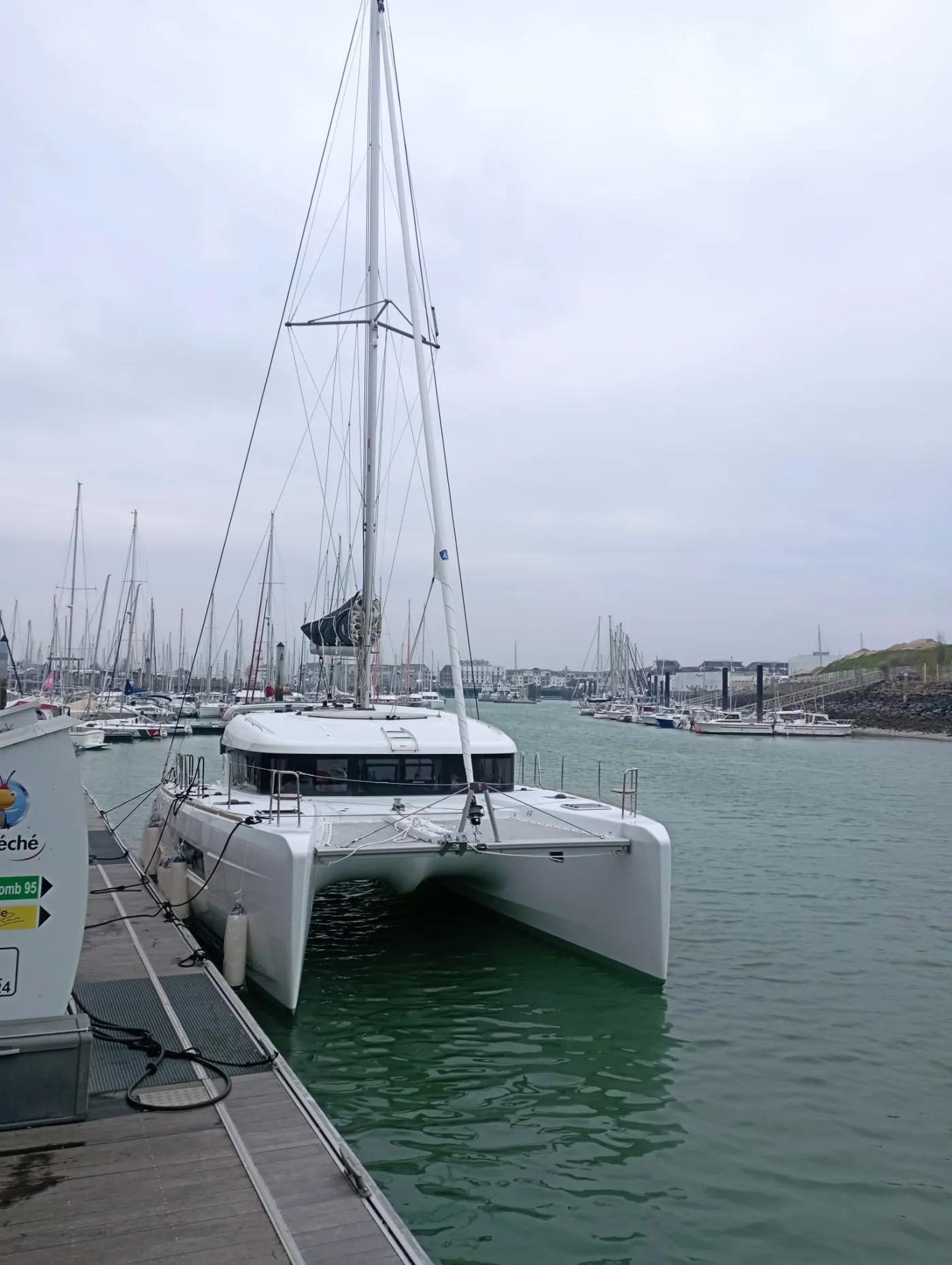 Niso - Catamaran in Loutraki