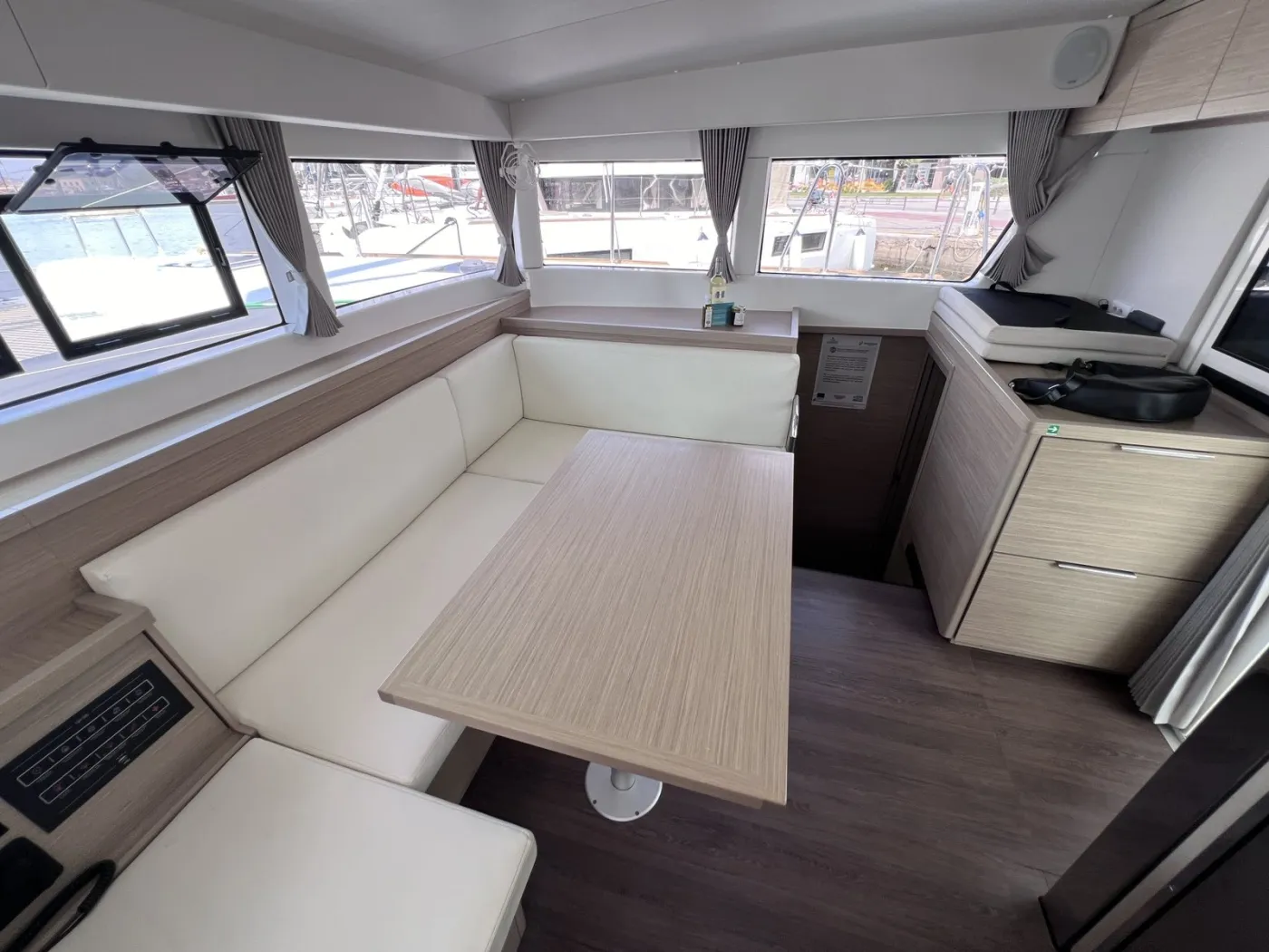 Niso - Catamaran in Loutraki