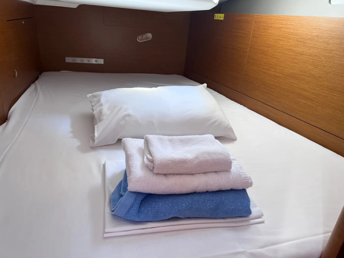 Stilvi - Yelkenli içinde Loutraki