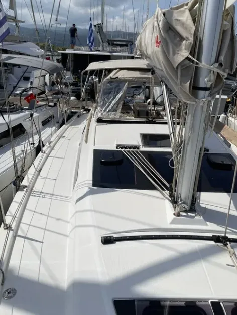 Swell - Sailboat in Sivota