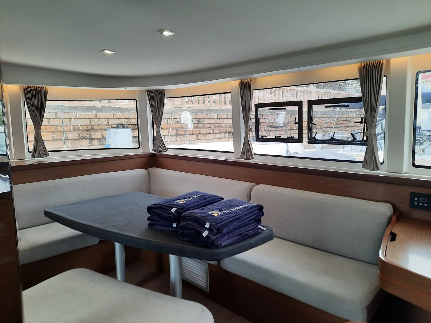 Senza Sosta - Catamaran in Tonnarella