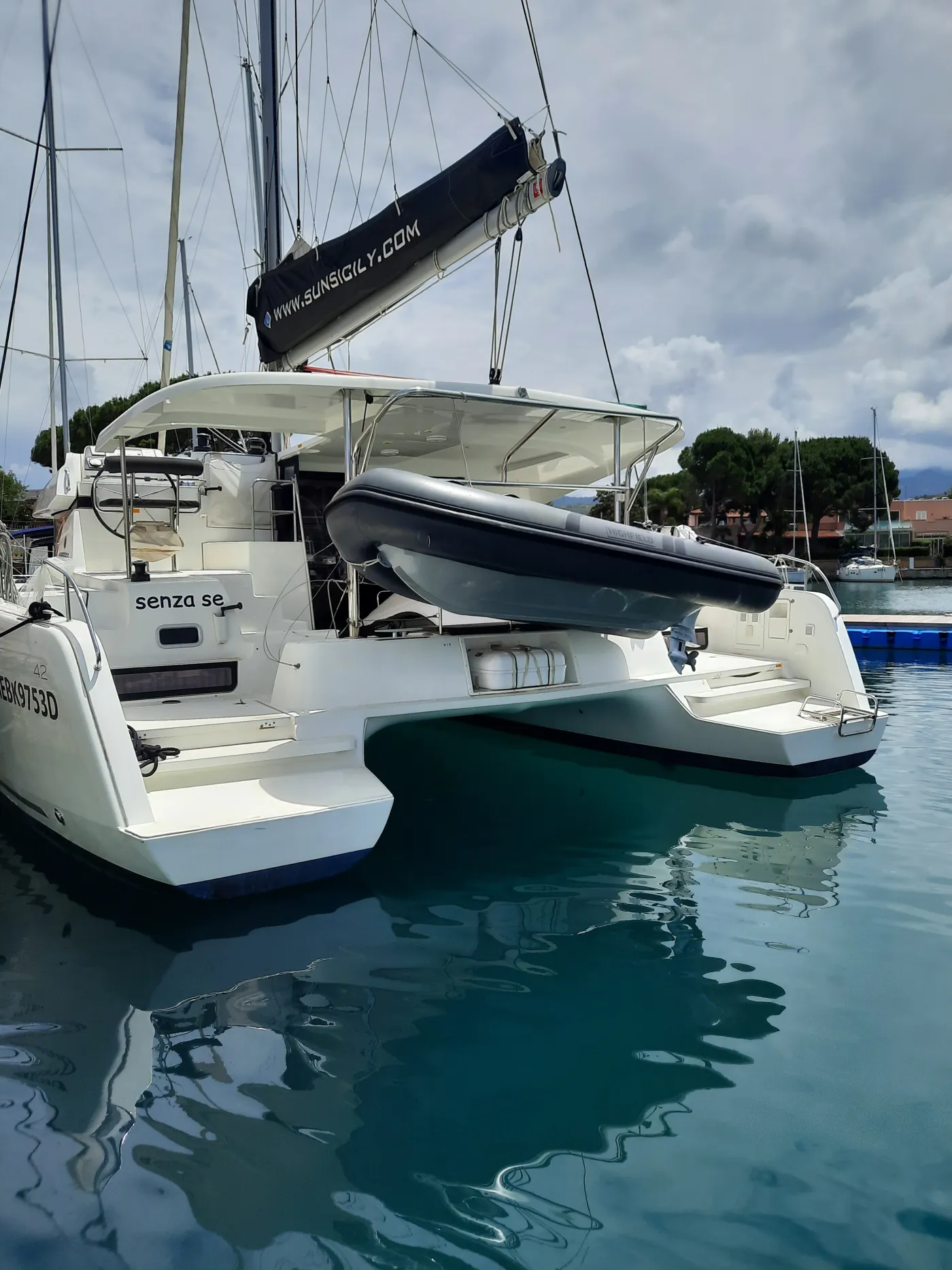 Senza Sosta - Catamaran in Tonnarella