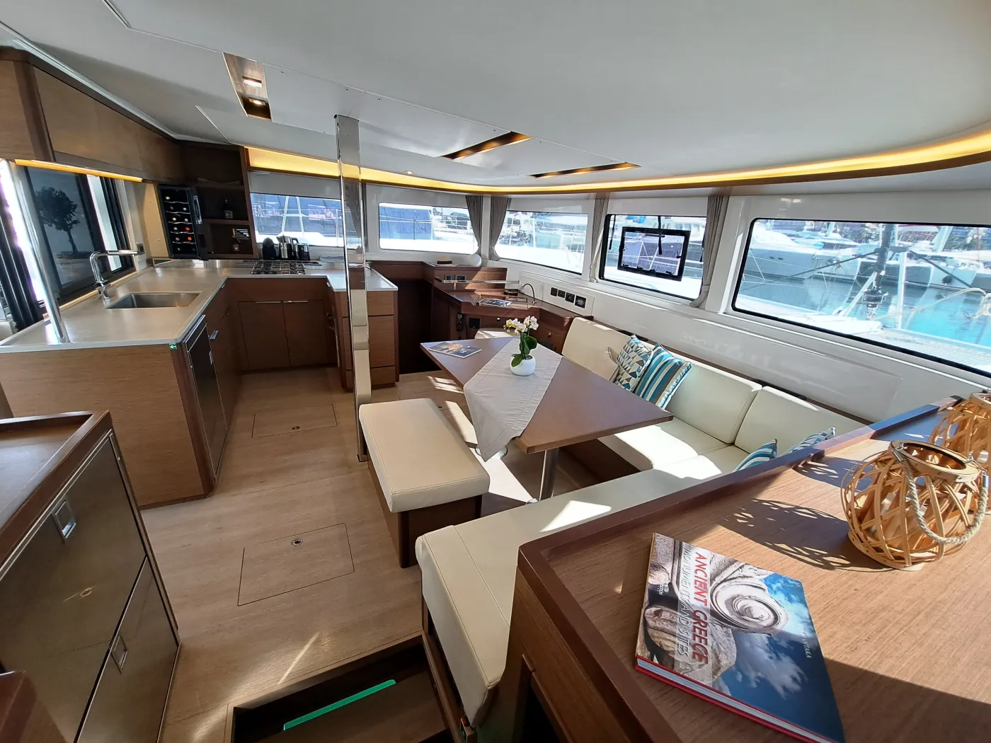 OMNIA - Catamaran in Pireas