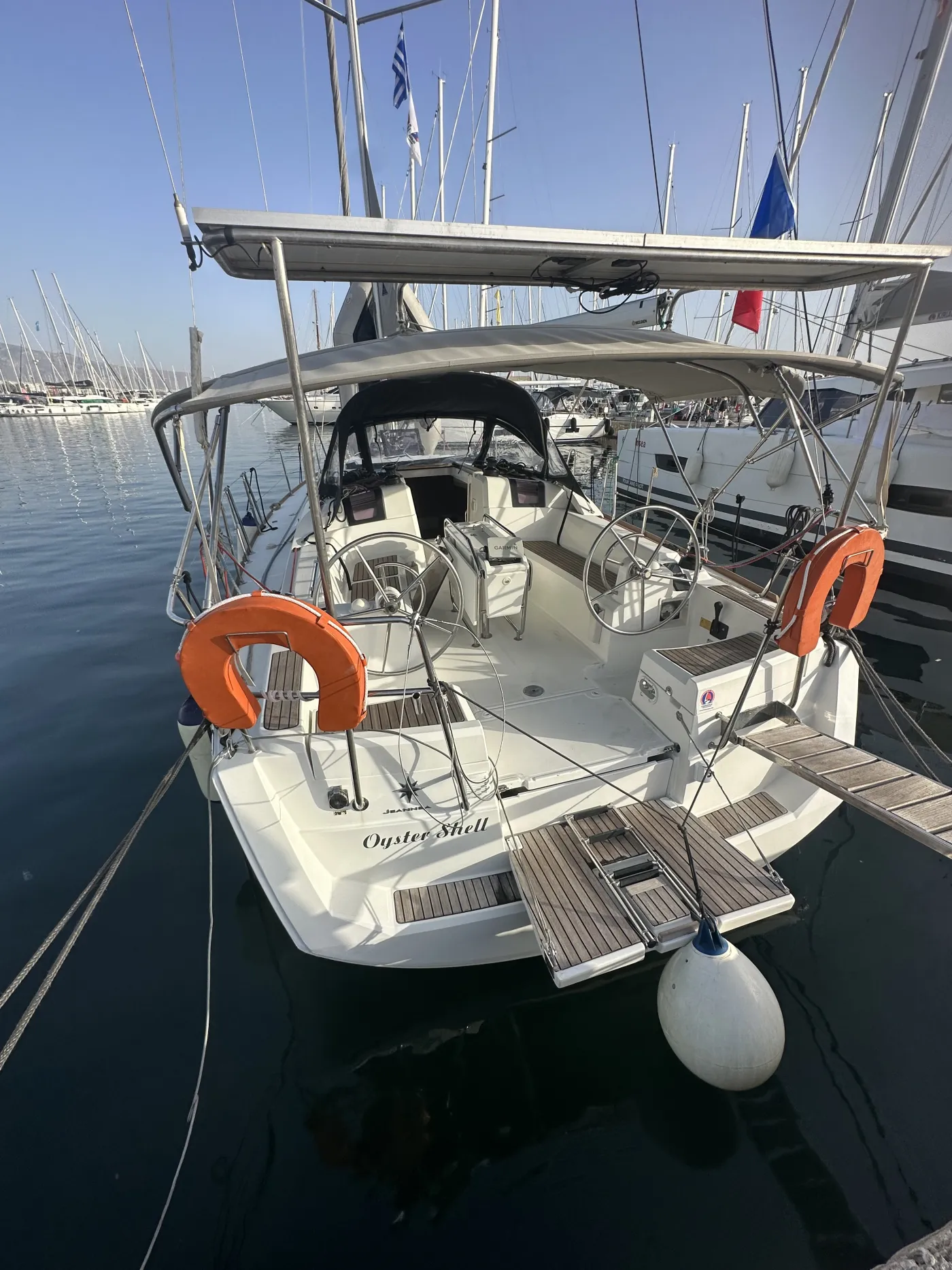 OYSTER SHELL - Sailboat in Alimos