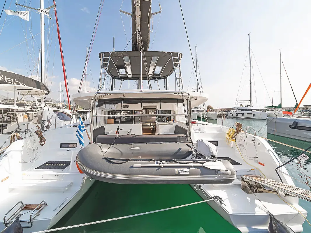 VA46 - Catamaran in Alimos