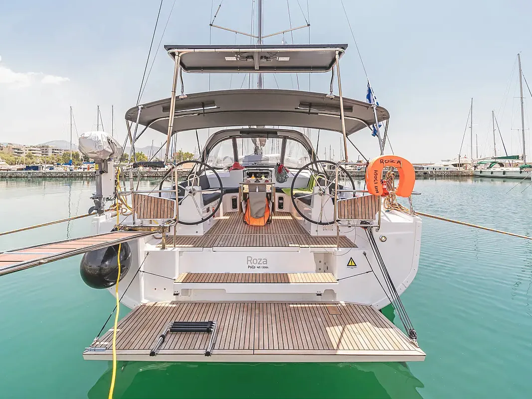 RO22 - Sailboat in Alimos