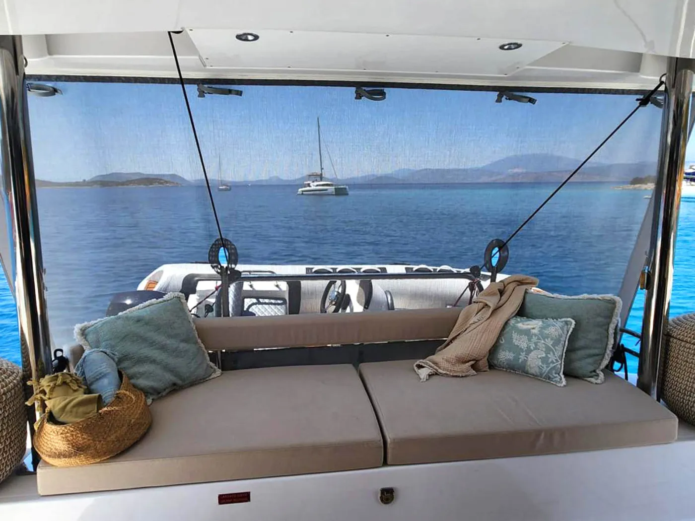 Noni - Catamaran in Anatoliki Attiki
