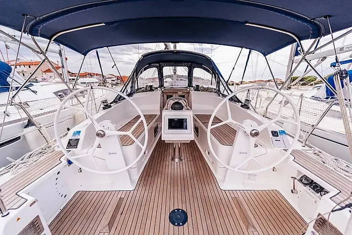 Flinx - Sailboat in Betina