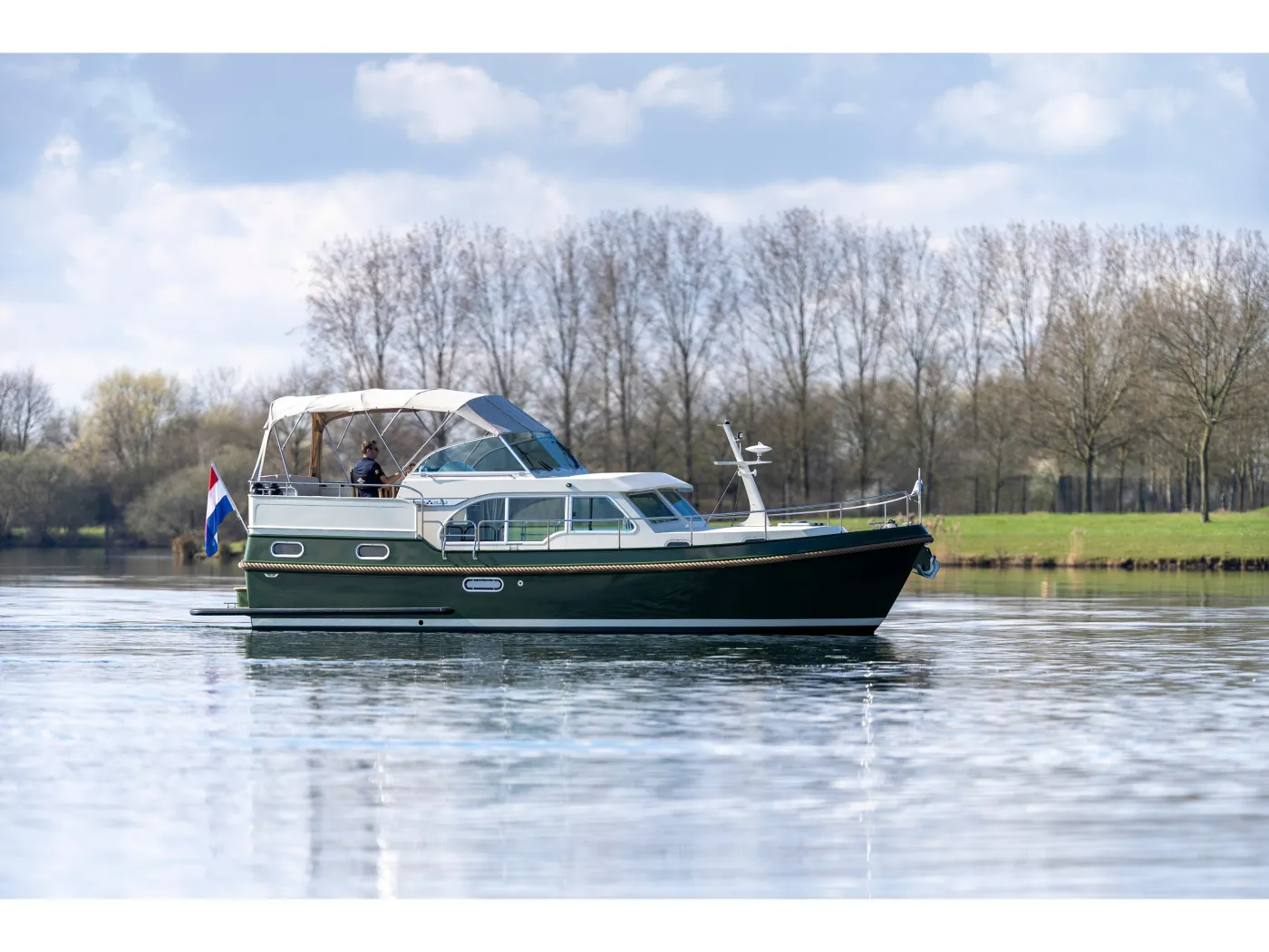 Colonia - Motor Yacht in Kinrooi