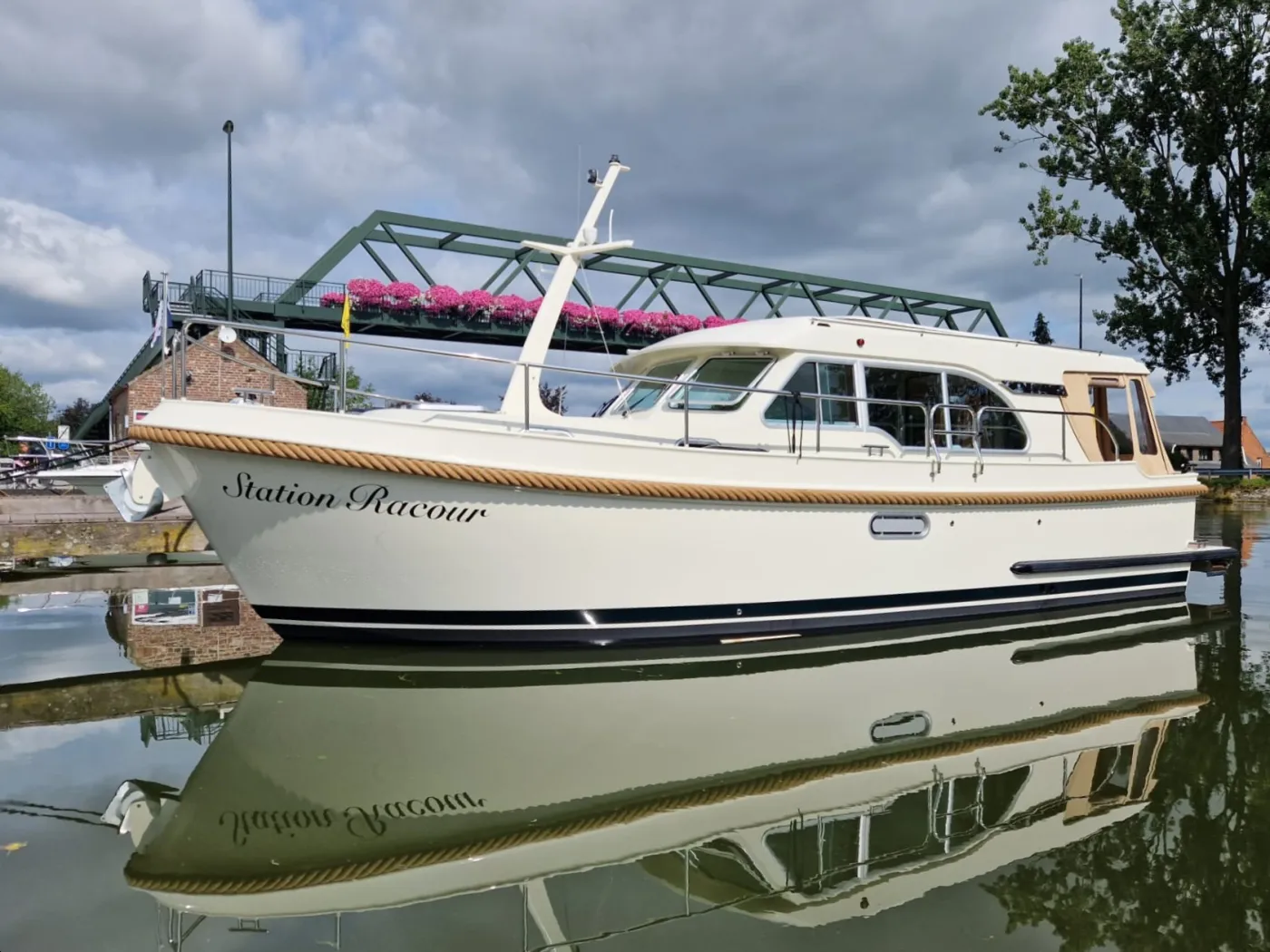 Station Racour - Motor Yacht in Kinrooi
