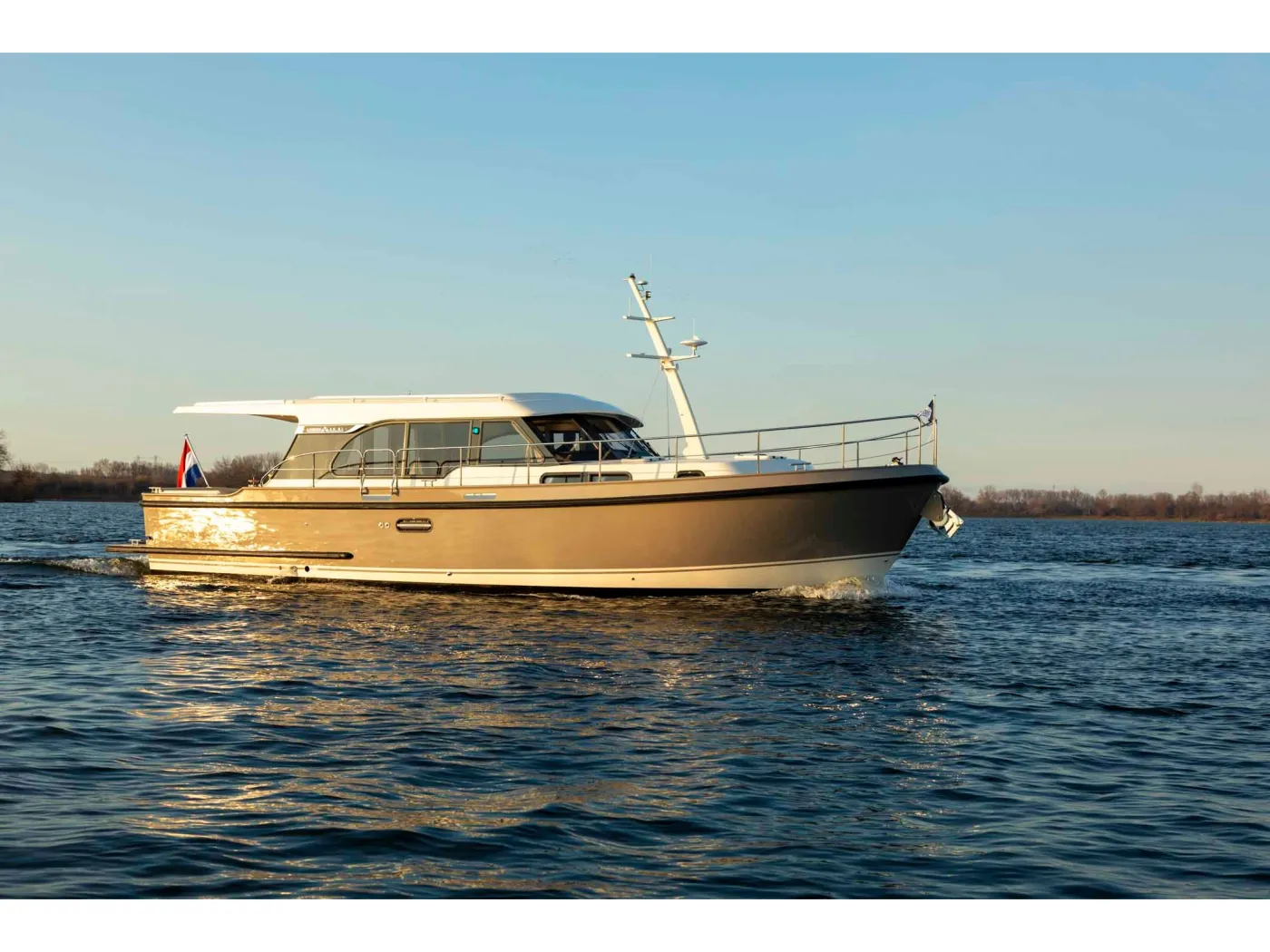 Luna Amanda - Motor Yacht in Kinrooi