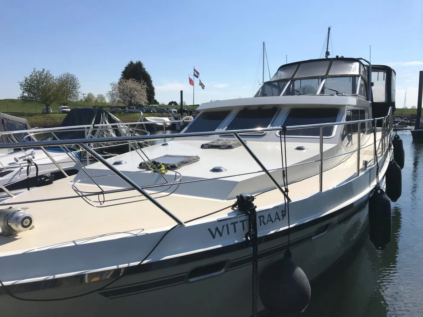 Jupiter - Motor Yacht in Heukelum