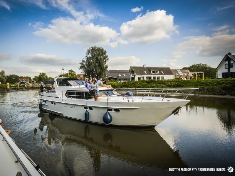 Royal - Motor Yacht in Heukelum