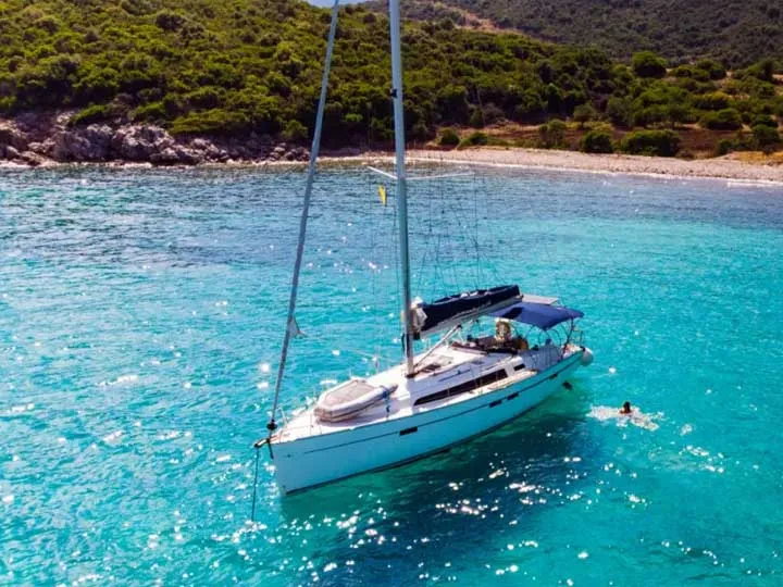 Captain John - Yelkenli içinde Nikiana
