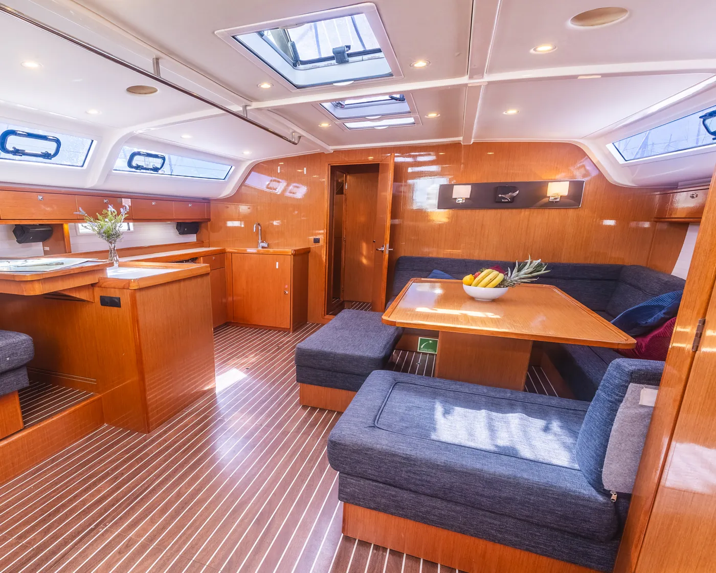 Vivi (Port Aft Double ensuite cabin) - Sailboat in Nikiana
