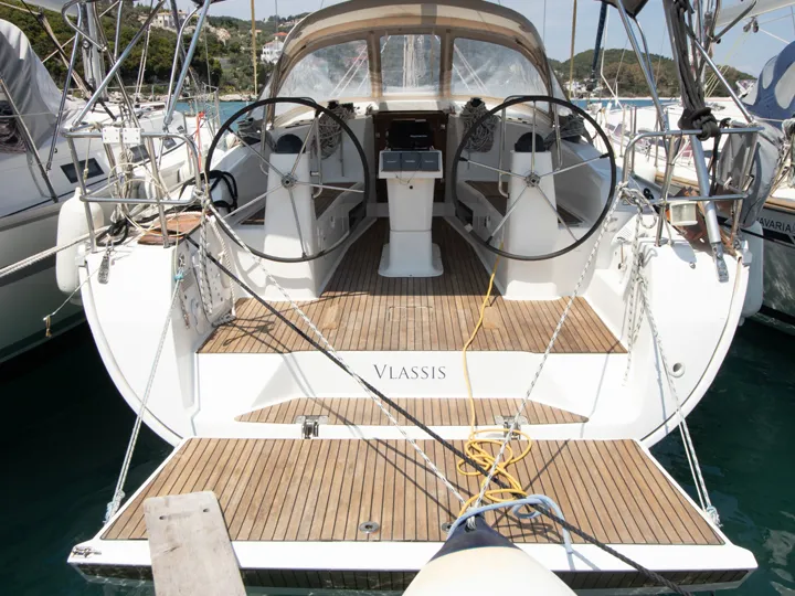 Vlassis - Sailboat in Nikiana