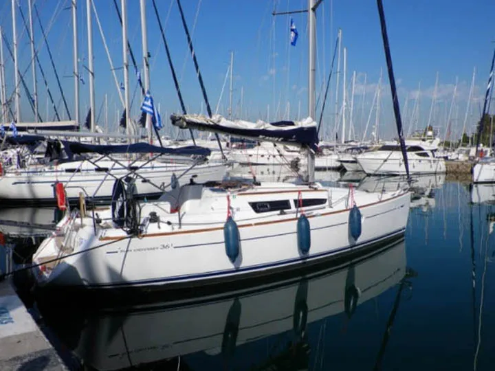 King Julian - Sailboat in Nikiana
