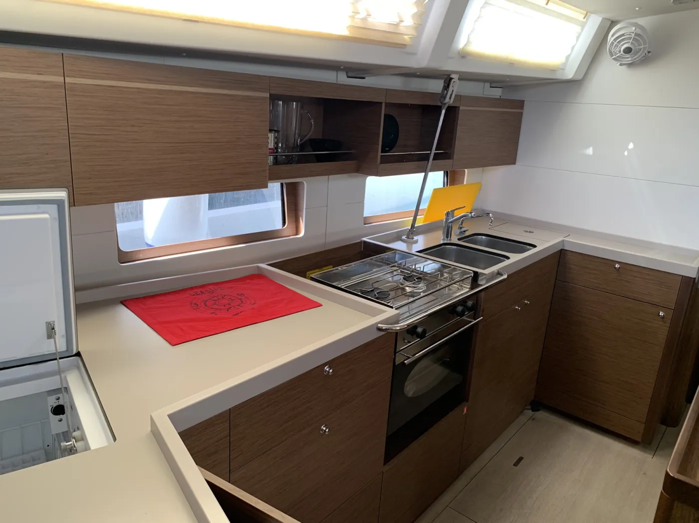 Amalthia - Yelkenli içinde Perigiali