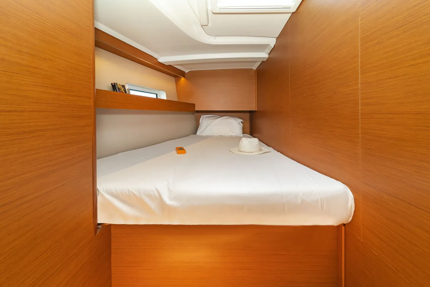 Queens of Utrecht - Sailboat in Perigiali