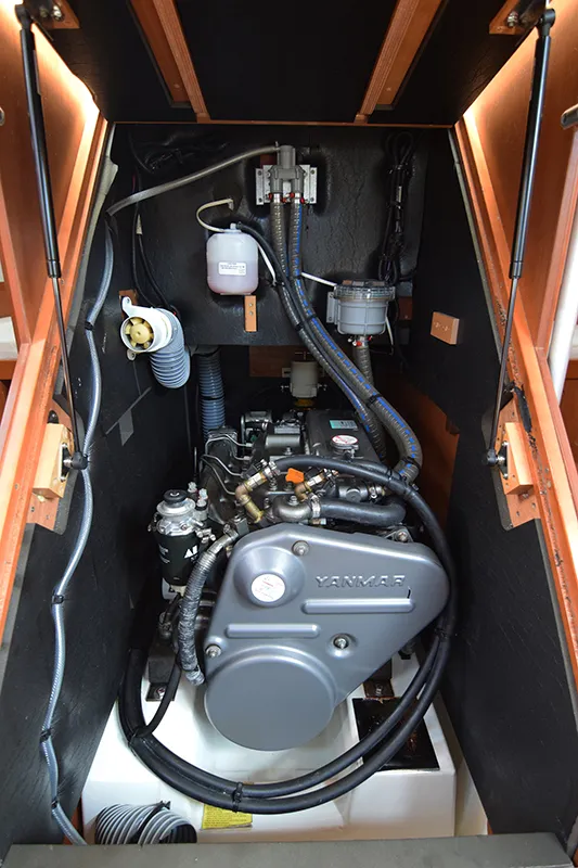 Butterfly (A/C - Generator - 12 pax)