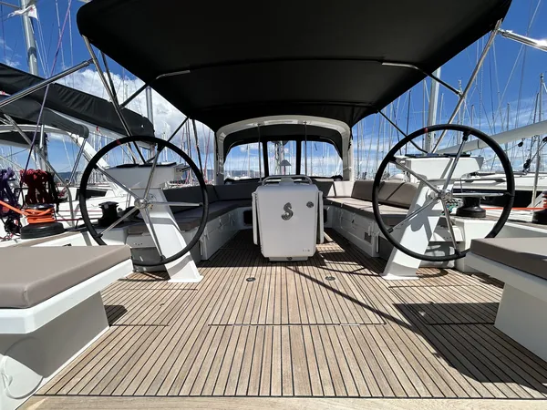 Barracuda (Refit 2026 - A/C - Generator - Electric Heads - 12 Pax)
