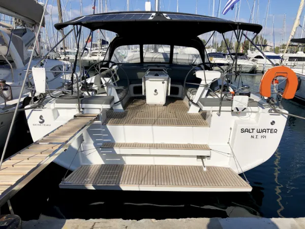 Salt Water (A/C - Generator - Inverter - 12 pax)