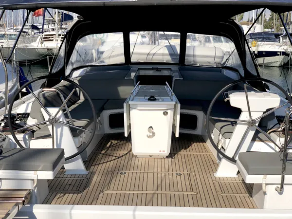 Salt Water (A/C - Generator - Inverter - 12 pax)