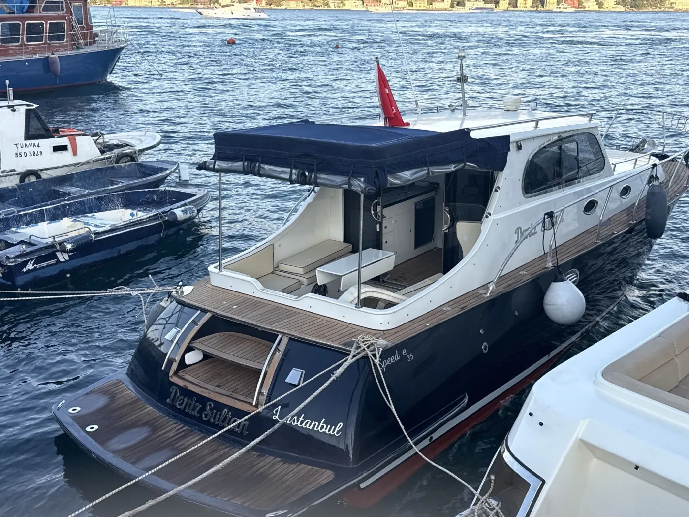 Classic - Motor Yacht in Fenerbahçe