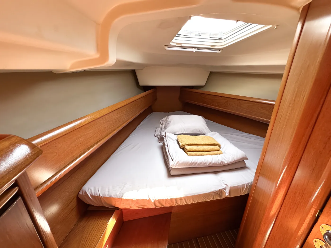 Azure - Yelkenli içinde Tivat