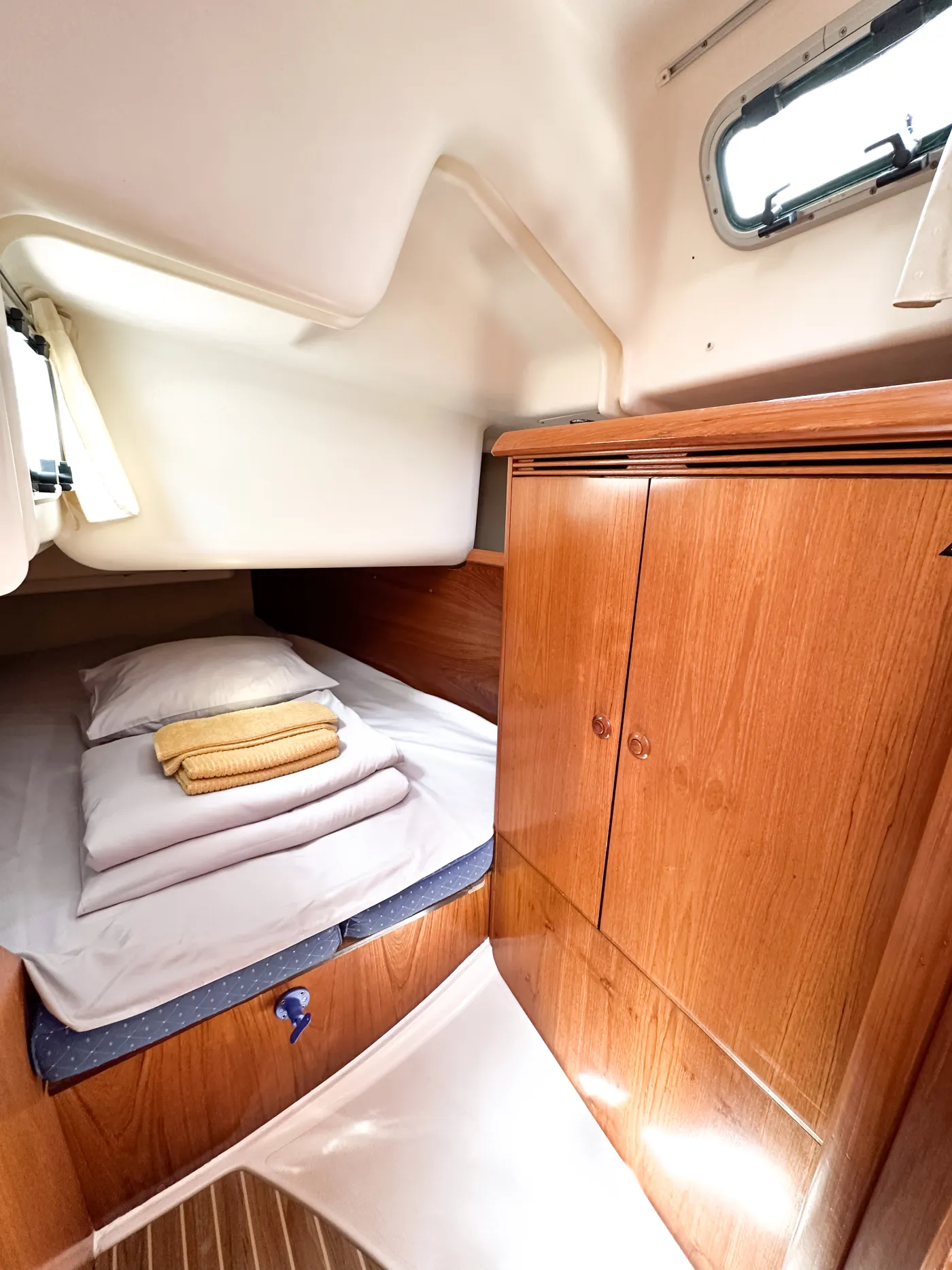 Azure - Yelkenli içinde Tivat