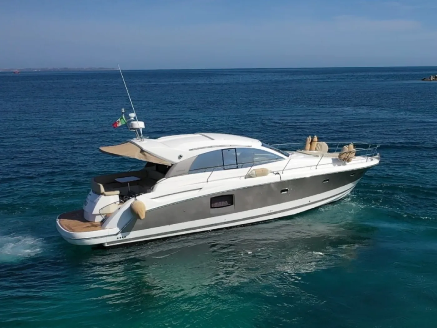 Pato - Motor Yacht in Location 35.8249, 15.2747
